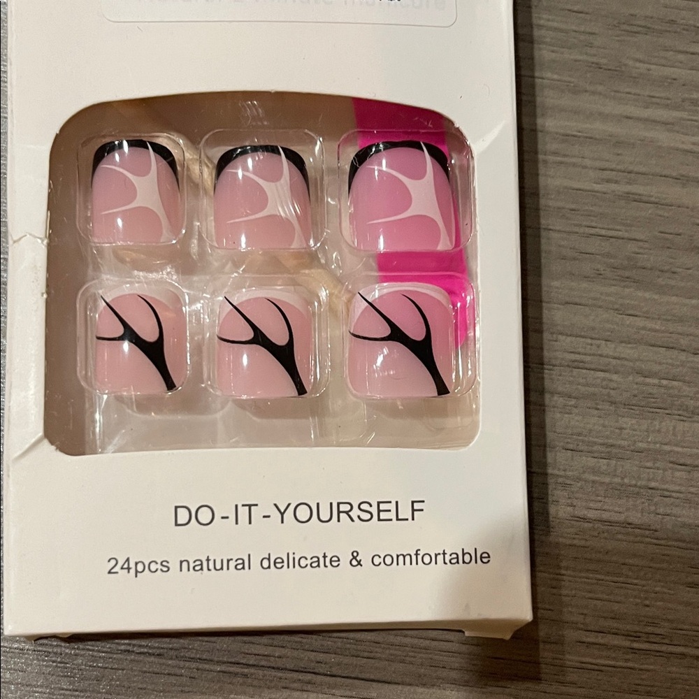 Pink and Black press on nails new
